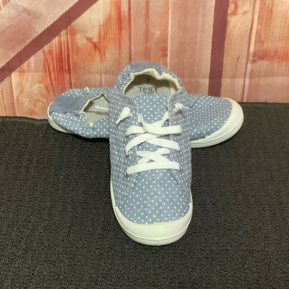 Time and Tru Shoes - Time in true memory foam easy on off women’s sneaker cute. Size 7NWOT.